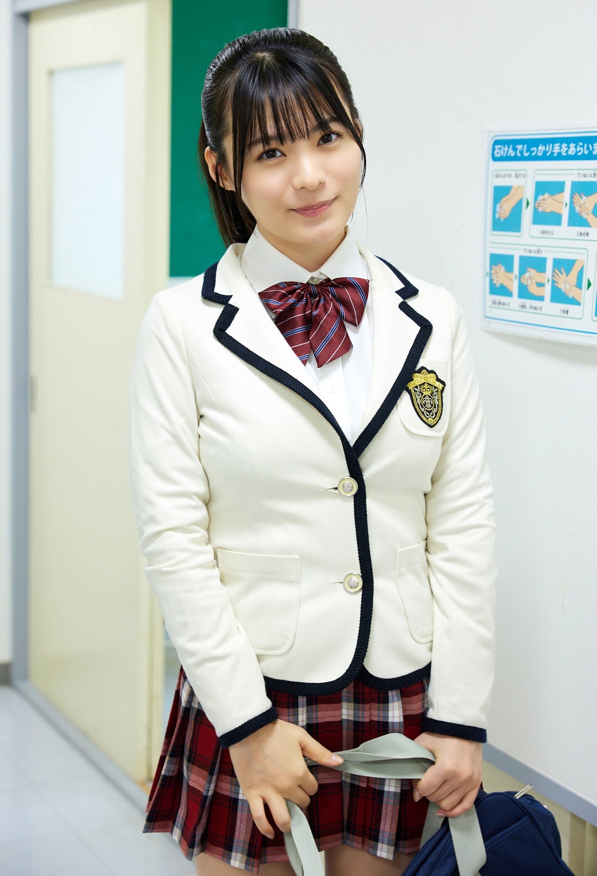 Japanese Idol Mizuki Hoshina Released gravure photo book Everyone has gone home PixiBB (23)